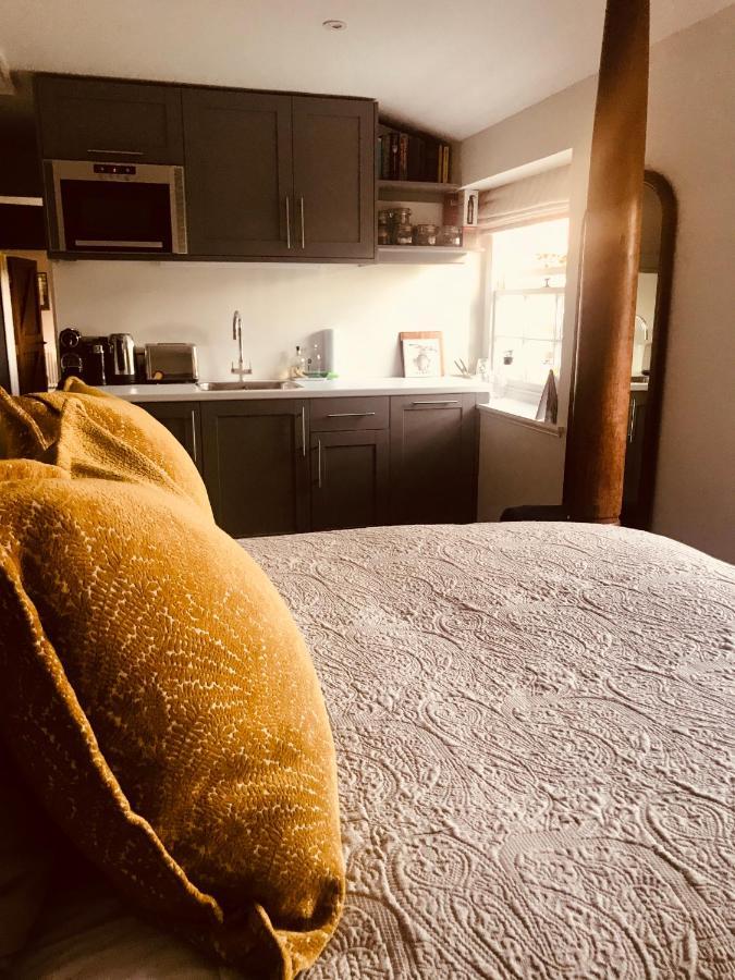 The Old Post Office Studio Apartment In A Beautiful Cotswold Village Cirencester Eksteriør billede