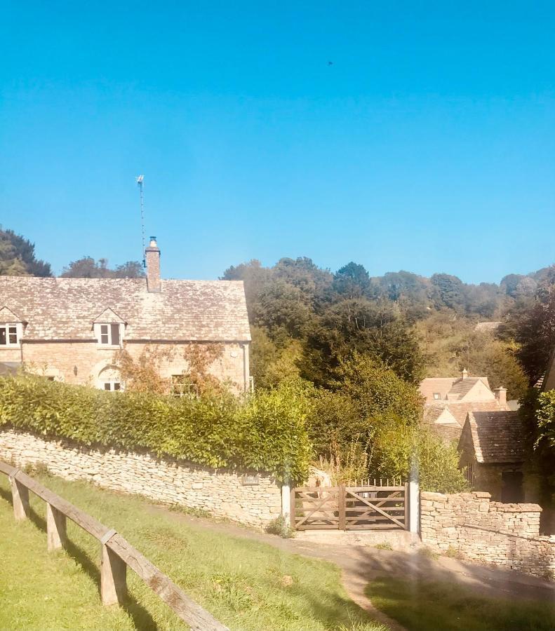 The Old Post Office Studio Apartment In A Beautiful Cotswold Village Cirencester Eksteriør billede