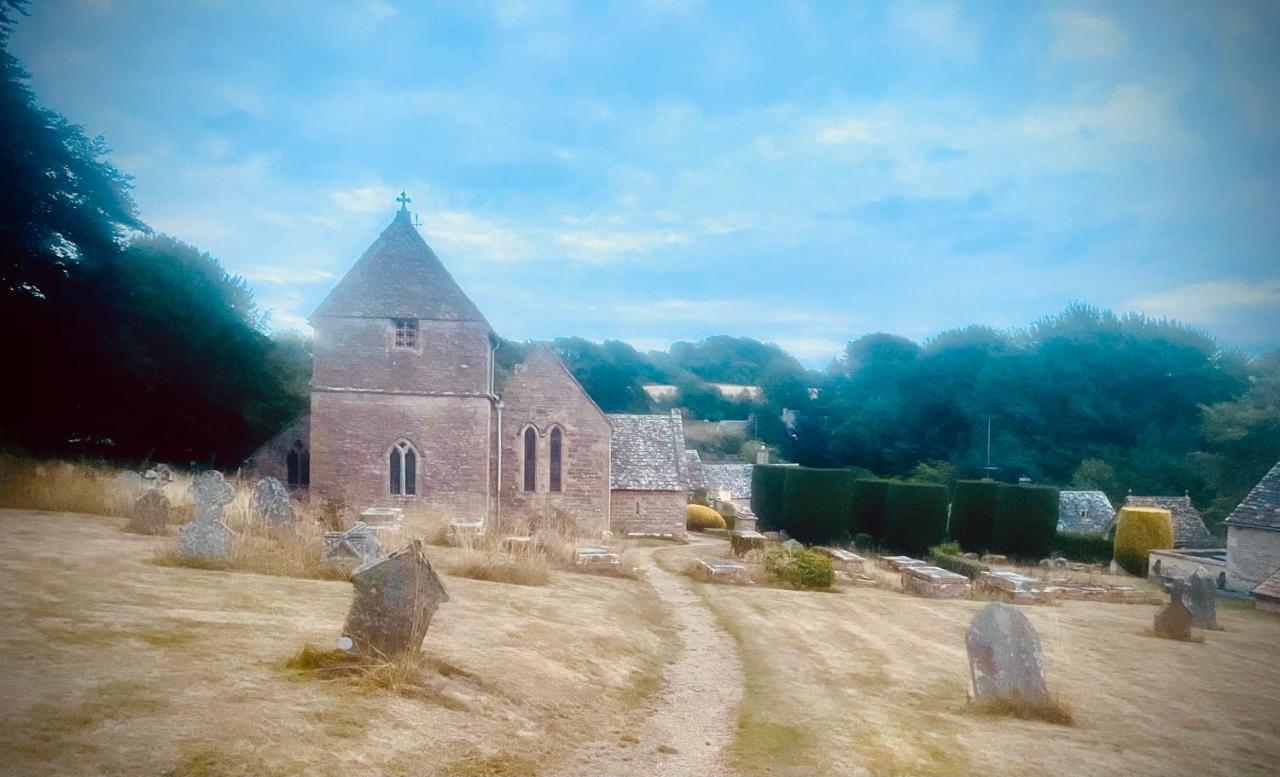 The Old Post Office Studio Apartment In A Beautiful Cotswold Village Cirencester Eksteriør billede
