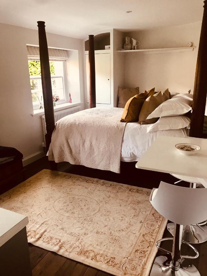 The Old Post Office Studio Apartment In A Beautiful Cotswold Village Cirencester Eksteriør billede