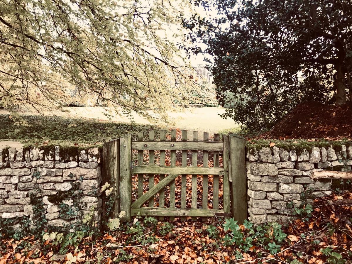 The Old Post Office Studio Apartment In A Beautiful Cotswold Village Cirencester Eksteriør billede