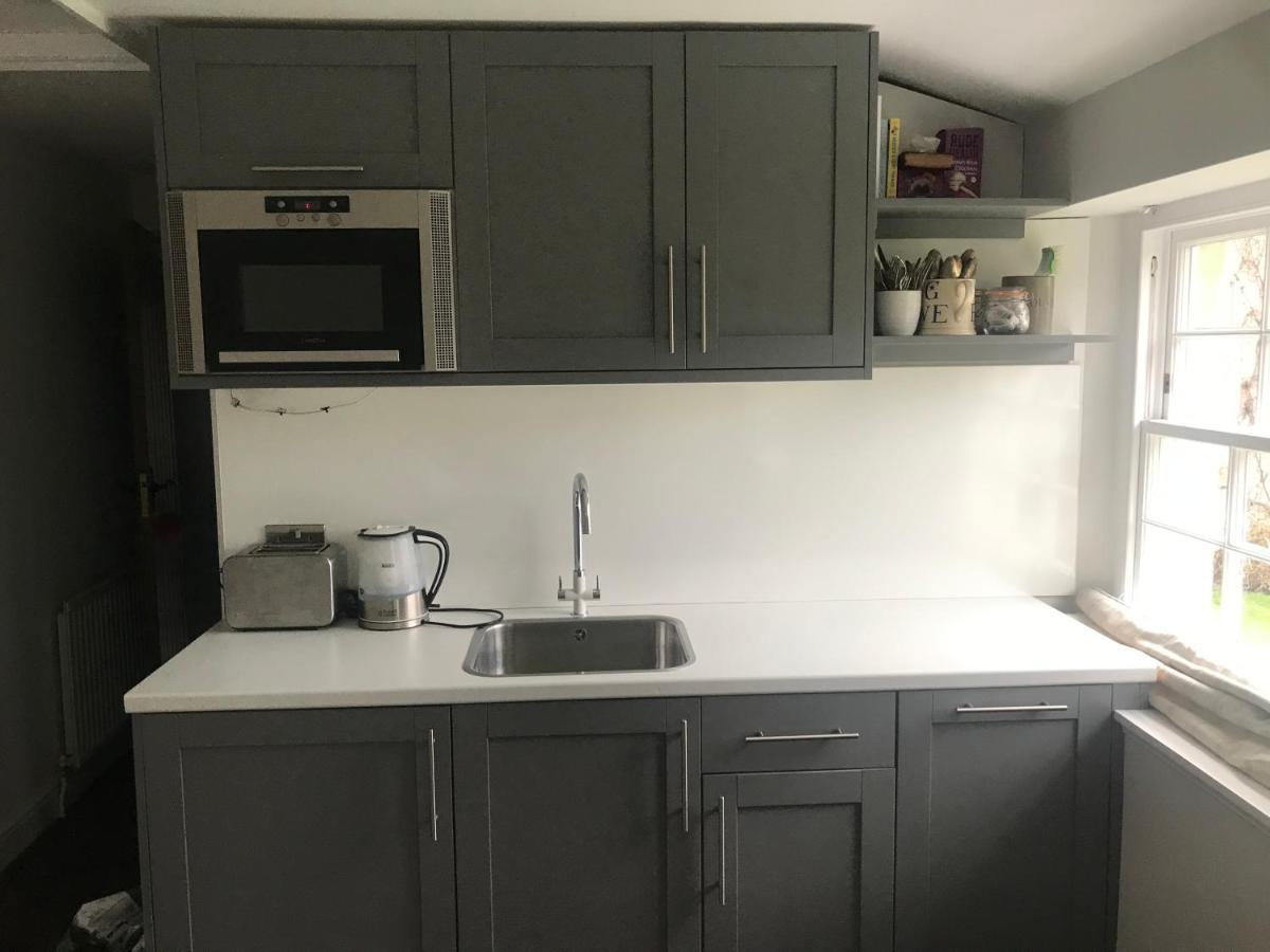 The Old Post Office Studio Apartment In A Beautiful Cotswold Village Cirencester Eksteriør billede