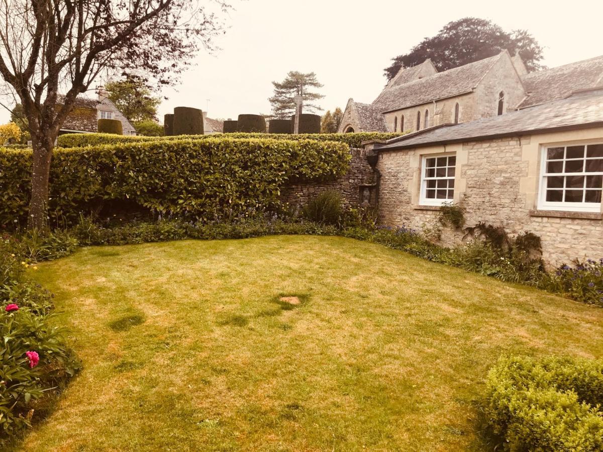 The Old Post Office Studio Apartment In A Beautiful Cotswold Village Cirencester Eksteriør billede