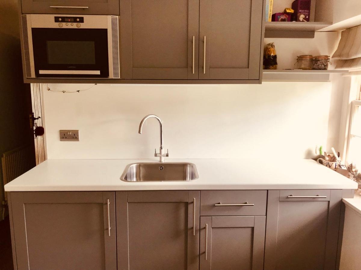 The Old Post Office Studio Apartment In A Beautiful Cotswold Village Cirencester Eksteriør billede