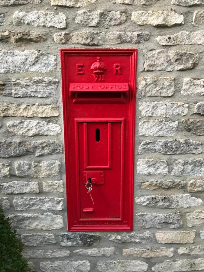 The Old Post Office Studio Apartment In A Beautiful Cotswold Village Cirencester Eksteriør billede
